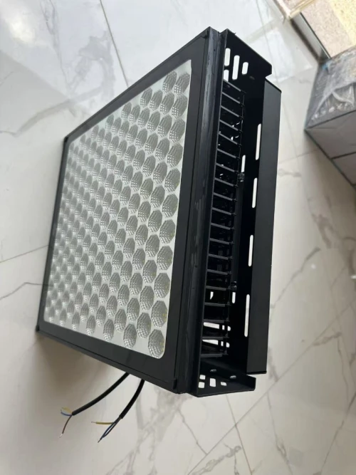 Projecteur LED 1000W et 2000W Haute Puissance IP66 pour Stades et Industrie