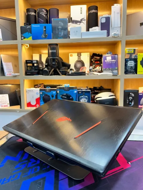 ASUS ROG STRIX I7 7700HQ NVIDIA GTX 1050 8GB RAM 256GB SSD+1TB HDD