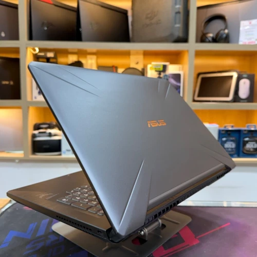 ASUS TUF F17 AMD RYZEN 7 3750H NVIDIA GTX 1660TI 16GB RAM 512GB SSD