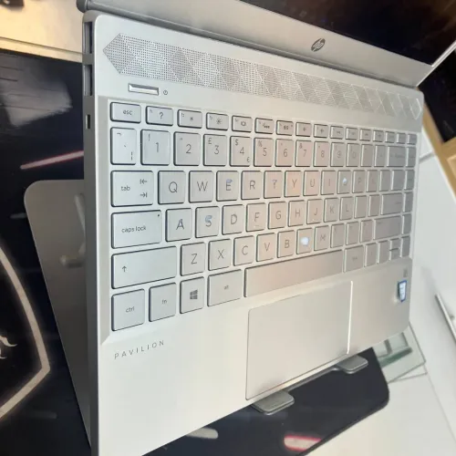HP PAVILION 13 CORE I5 8265U 8GB 256SSD 13.3 FHD