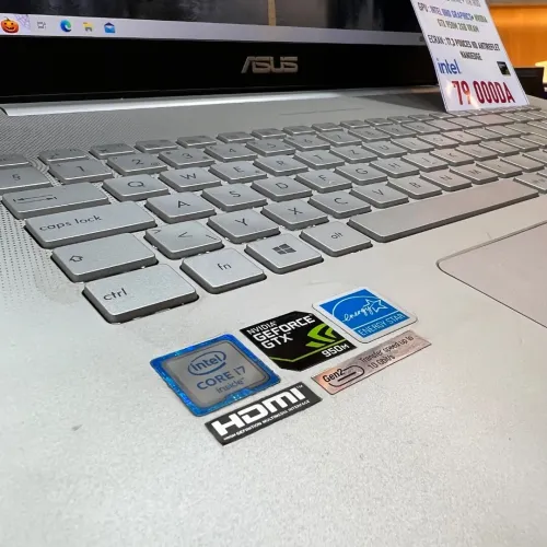ASUS VIVOBOOK PRO 17 I7 6700HQ NVIDIA GTX 950 16GB RAM 128GB SSD +1TB HDD