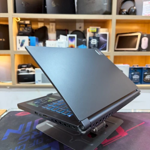 MSI DELTA 15 AMD RYZEN 7 5800H AMD RADEON RX 6700M 10GB VRAM 16GB RAM 512GB SSD 
