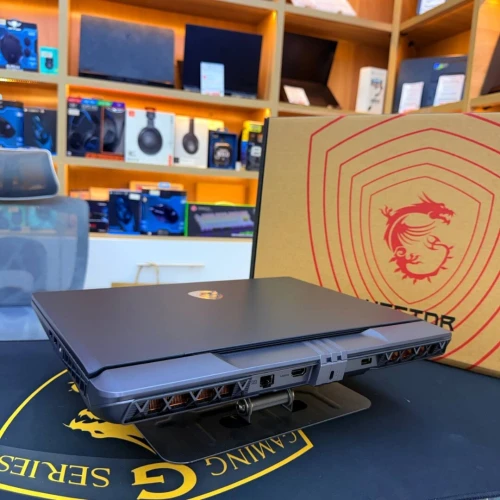 MSI VECTOR 16 HX AI ULTRA 7 255HX NVIDIA RTX 5070TI 32GB RAM 1000GB SSD ECRAN QHD 240HZ
