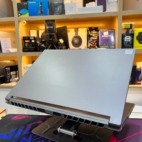 ACER PREDATOR TIRITION 500 SE I7 11800H NVIDIA RTX 3080 32GB RAM 2TB SSD ECRAN WQHD 165HZ