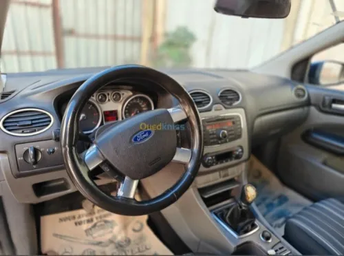 Ford Focus 5 portes 2010 Focus 5 portes