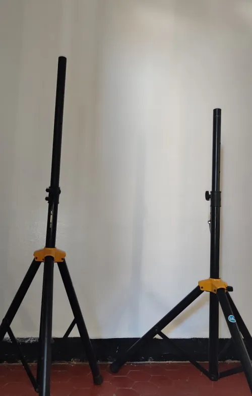 3 stand pour baffle solide 