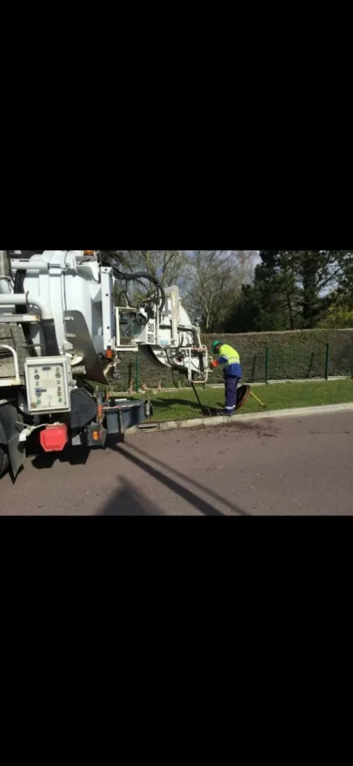 Débouchage, Curage Canalisation, Vidange Fosse septique et cave, Nettoyage Avaloir, Regard et Caniveau Aspirateur nettoyage, Voici votre Camion Hydrocureur