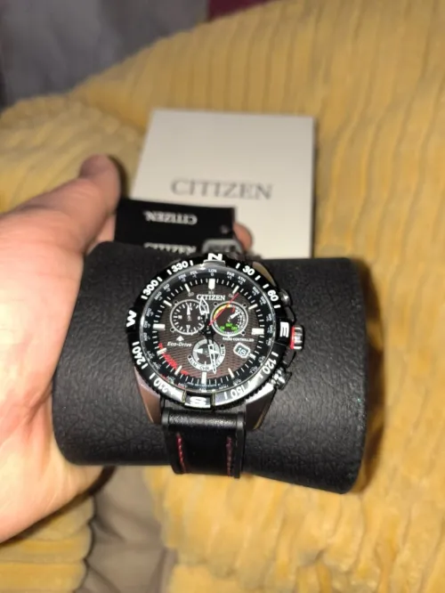 Citizen promaster éco drive CB5841 , solaire pas besoin de pile,verre saphir résistant