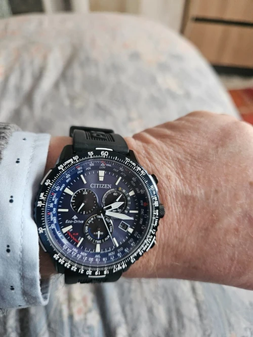 Une citizen ecodrive promaster verre saphir Citizen cb5006_02L