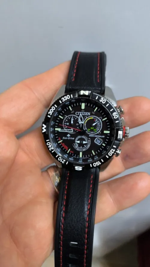 Citizen promaster éco drive CB5841 , solaire pas besoin de pile,verre saphir résistant