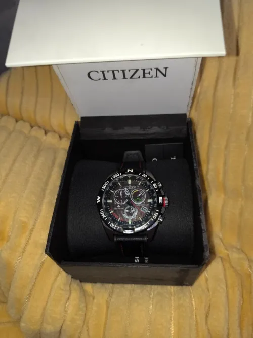 Citizen promaster éco drive CB5841 , solaire pas besoin de pile,verre saphir résistant