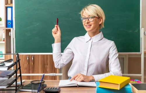 une Professeur de la langue arabe pour classe terminale استاذة لغة عربية