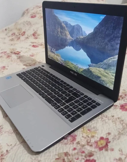 Ordinateur portable Asus i3
