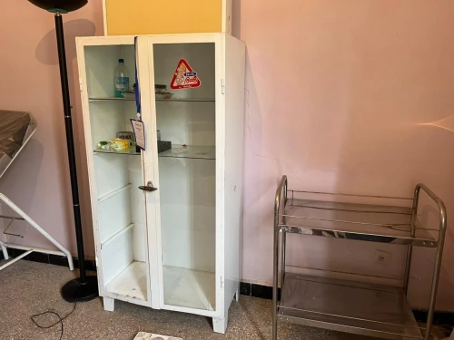 Équipements et Matériels Médicaux : Armoire, Table, Chariot, Instruments Divers (lire description)