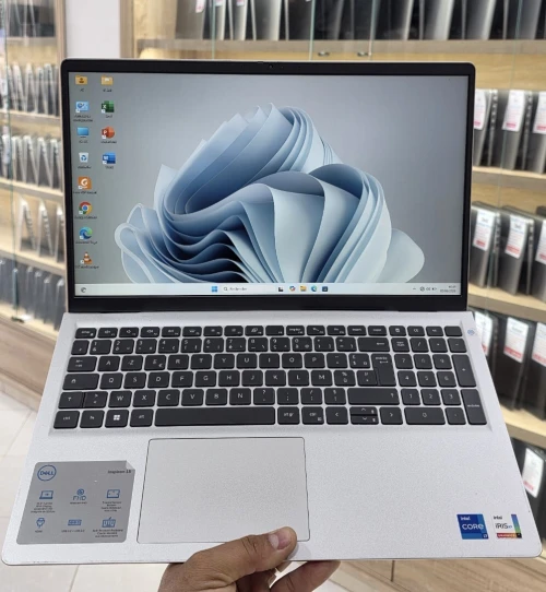Dell Inspiron 15 3530 i7 1355U 16G 512 SSD 15.6" FHD