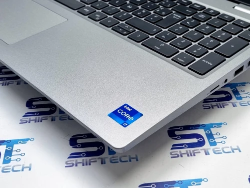 Dell Latitude 5520 i7 1165G7 16G 512 SSD 15.6" Full HD