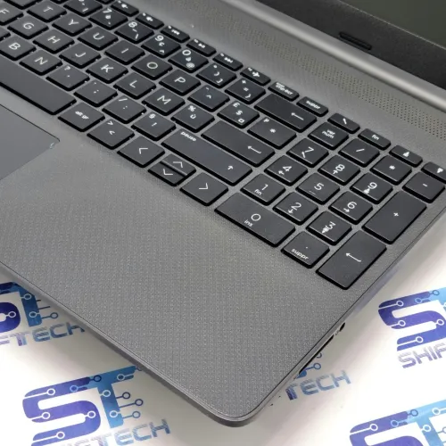 HP Laptop 15s AMD 3020e 8G 256 SSD AMD Graphics 2G 15.6"