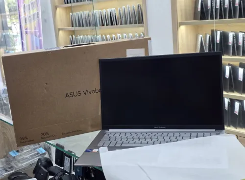 Asus VivoBook 17 i7 1355U 16G 1TB SSD 17.3" FHD Neuf