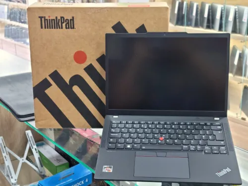 Lenovo ThinkPad X13 Gen 4 Ryzen 5 7540U 16GO 256 SSD 13.3 FHD Neuf