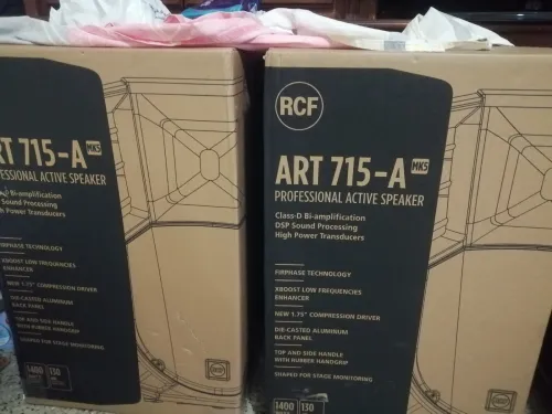 02 enceintes amplifiée RCF  