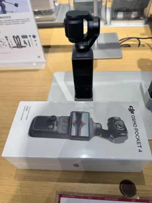 DJI Osmo Pocket 4