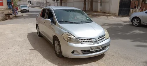 Nissan Tiida 4 portes 2009 Tiida 4 portes