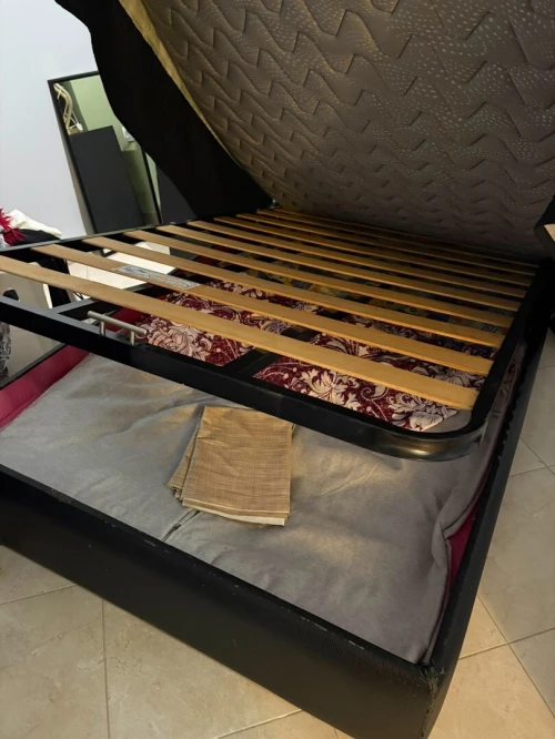 Lit 1 place et demie 140 cm avec matelas + 2 tables de chevet