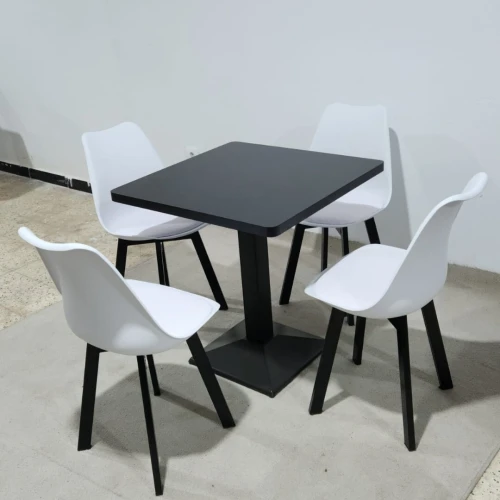 Table scandinave en fer forgé