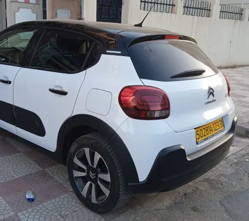 Citroen C3 2023 Shine TTS options.