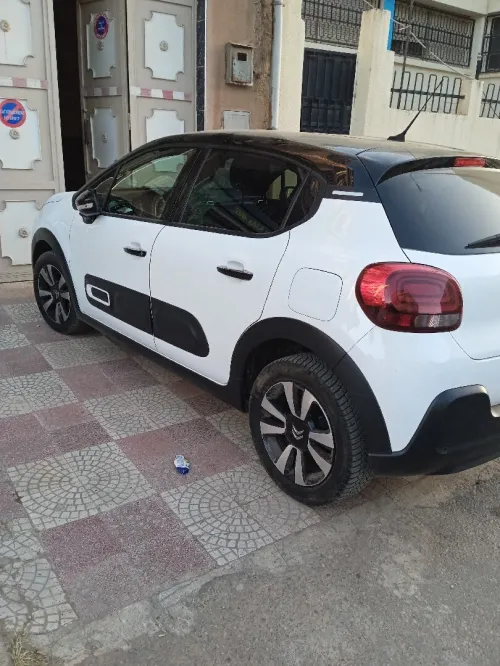 Citroen C3 2023 Shine TTS options.
