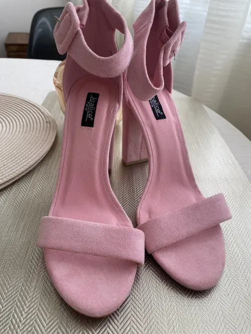Jolie sandales .