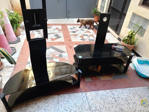 DEUX TABLES TV