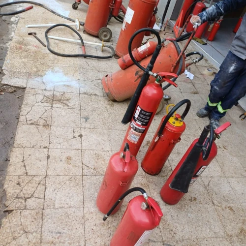 بيع تركيب و تصليح معدات الحماية و المكافحة ضد الحريق vente recharge et controle des extincteurs
