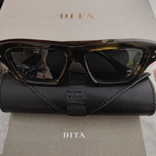 Lunette DITA original venu d'Europe produit très bon état