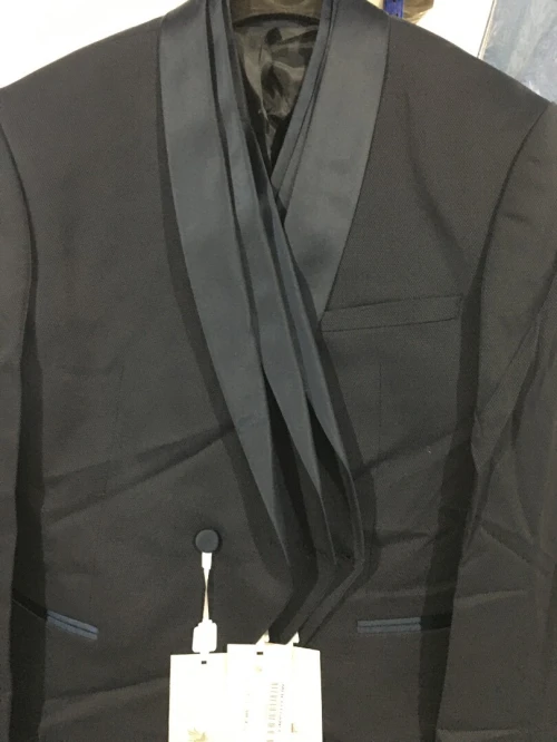 À vendre costumes et chemises en gros seulement 
