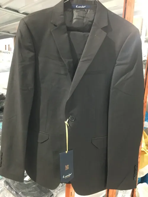 À vendre costumes et chemises en gros seulement 
