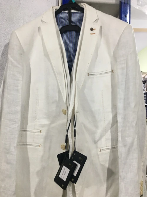 À vendre costumes et chemises en gros seulement 