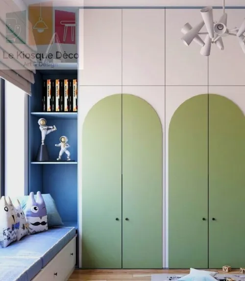 ARMOIRE DE DRESSING EN BOIS LAQUÉ 