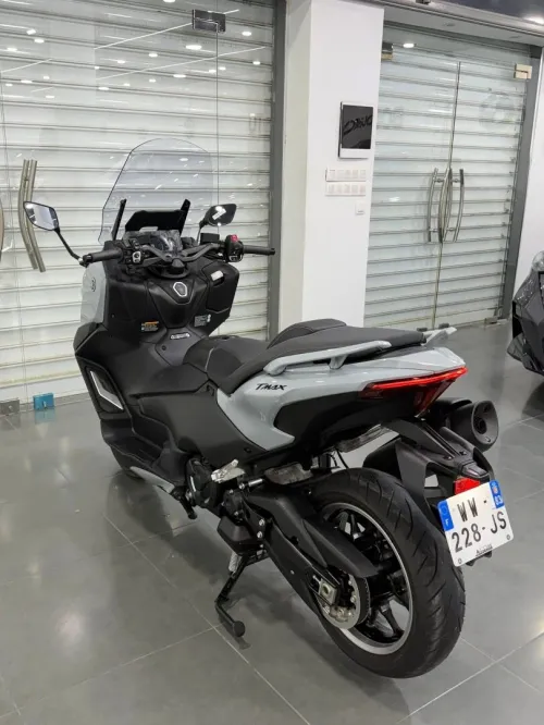 Yamaha Tmax 560 full options 2025