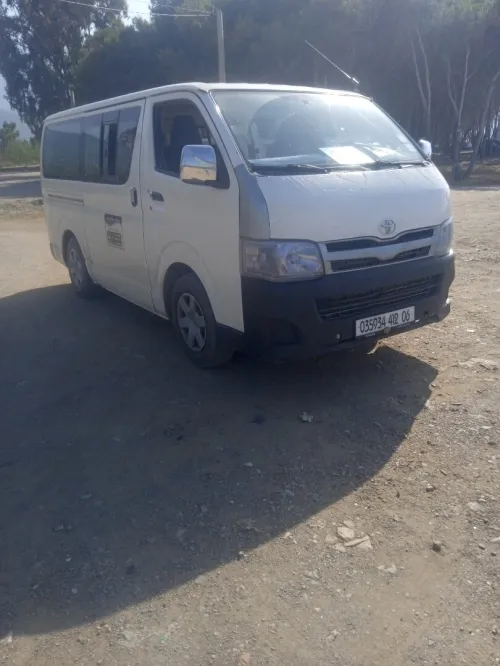 Toyota Hiace 2012