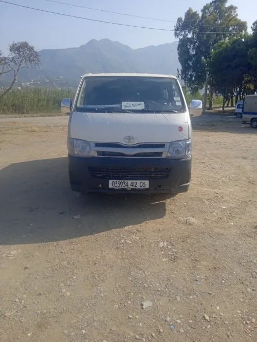 Toyota Hiace 2012