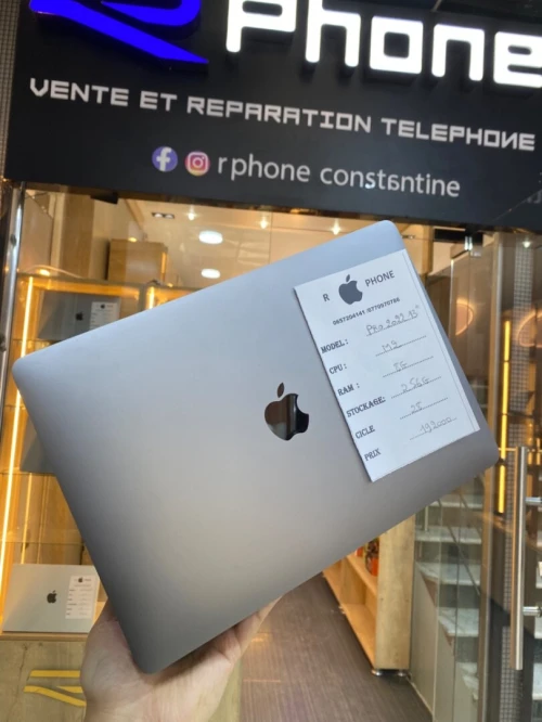 Macbook pro 2022 M2 13pouce 8/256 cycle 29 libire officiel