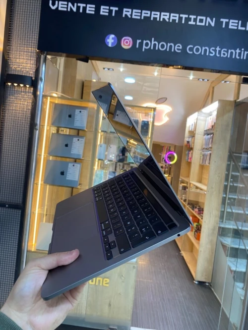 Macbook pro 2022 M2 13pouce 8/256 cycle 29 libire officiel