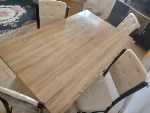 Une table a manger 