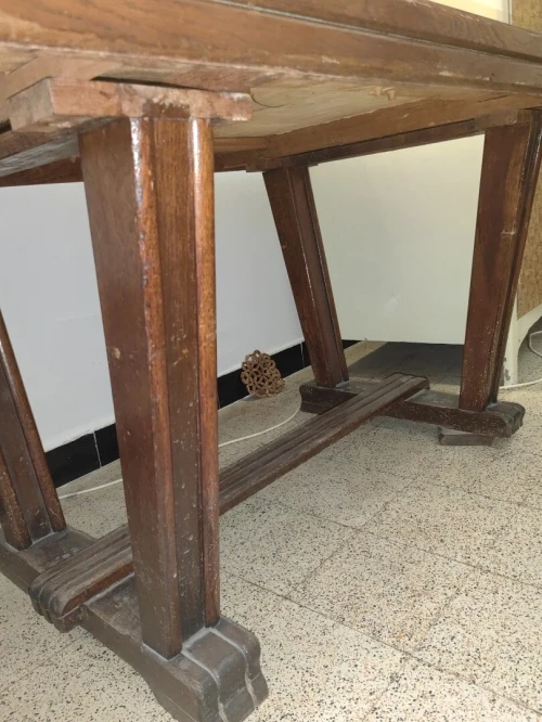 Table et bahut ancien ( années 1950 )