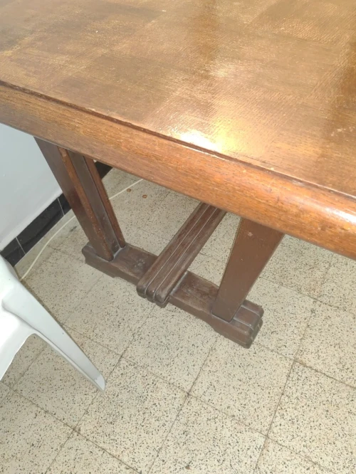 Table et bahut ancien ( années 1950 )