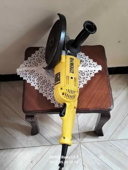 Dewalt tronçonneuse 230mm 2000W