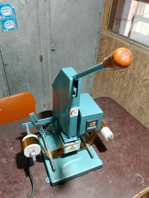 vente des machines travail de cuir et decoupe