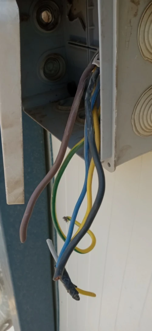 Électricien كهربائي 