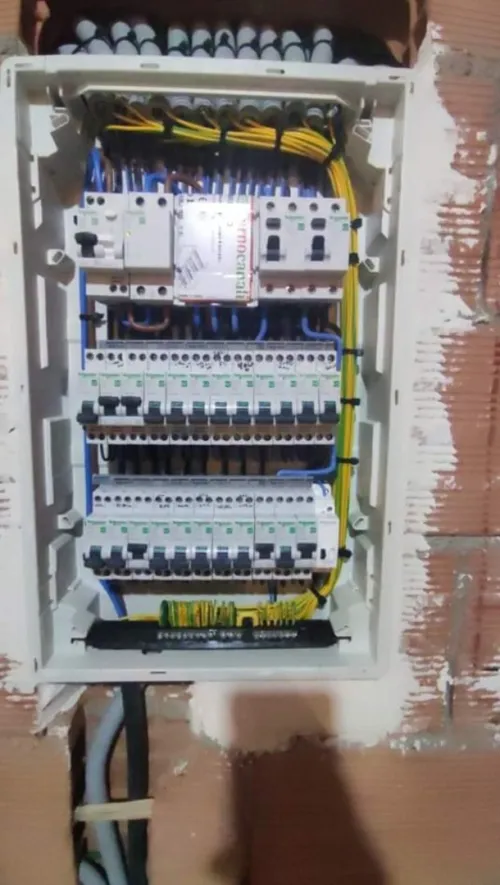 Électricien كهربائي 